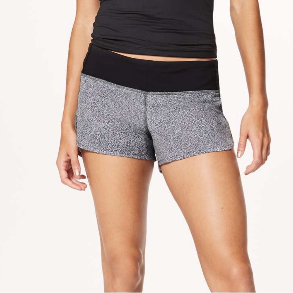 Lululemon Speed‎ Short 2.5” Fractal Alpine White Black Size 6 Running Shorts
